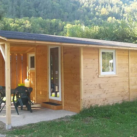 Camping Le Lachat 营地 *