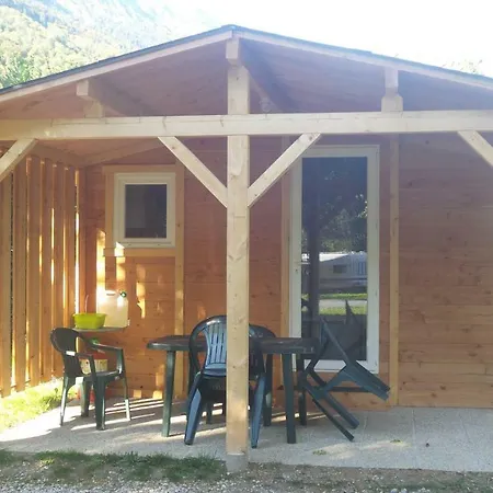 Camping Le Lachat 营地 通内