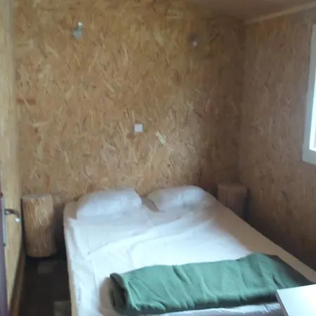 مكان تخييم Camping Le Lachat *