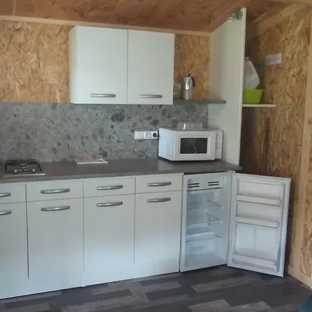 مكان تخييم Camping Le Lachat *
