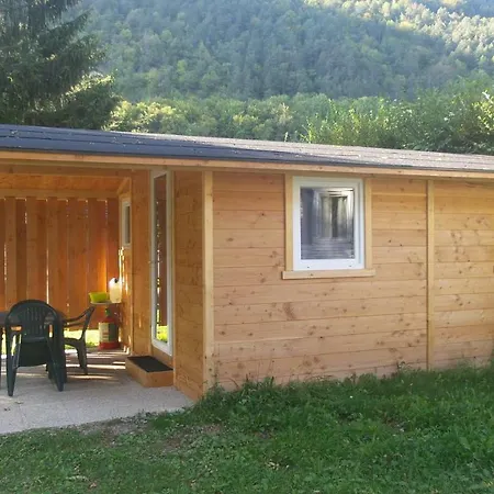 Camping Le Lachat مكان تخييم
